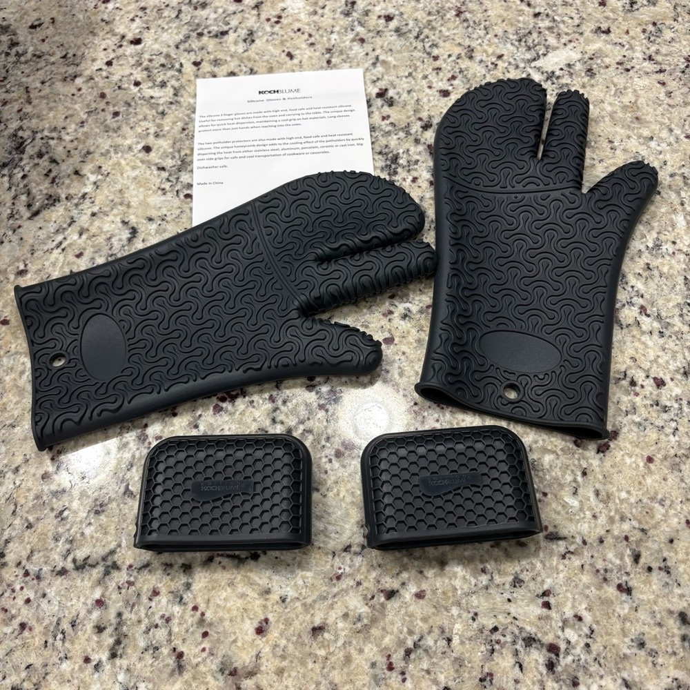 Kochblume black silicone set of 2 oven mitts and 2 grabbers new in box